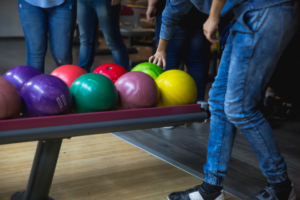 family-bowling-fun-morton-grove